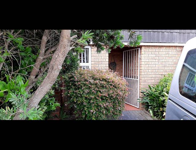 3 BEDROOM TOWNHOUSE RENTED IN LOVEMORE HEIGHTS